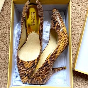 MICHAEL KORS leather snakeskin pointed toe heels